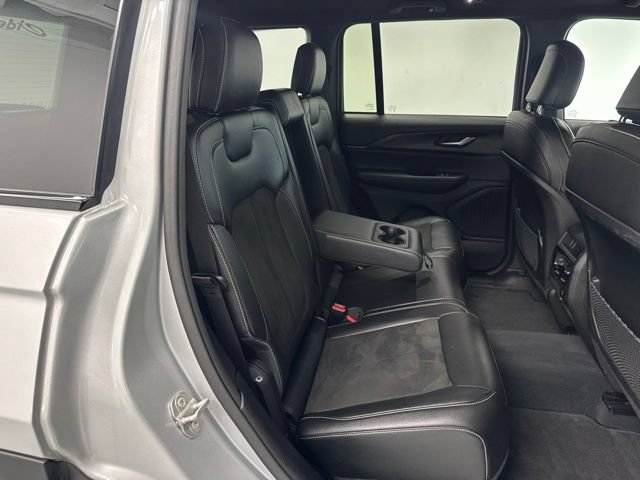 Used 2023 Jeep Grand Cherokee Altitude AWD/4WD image 31