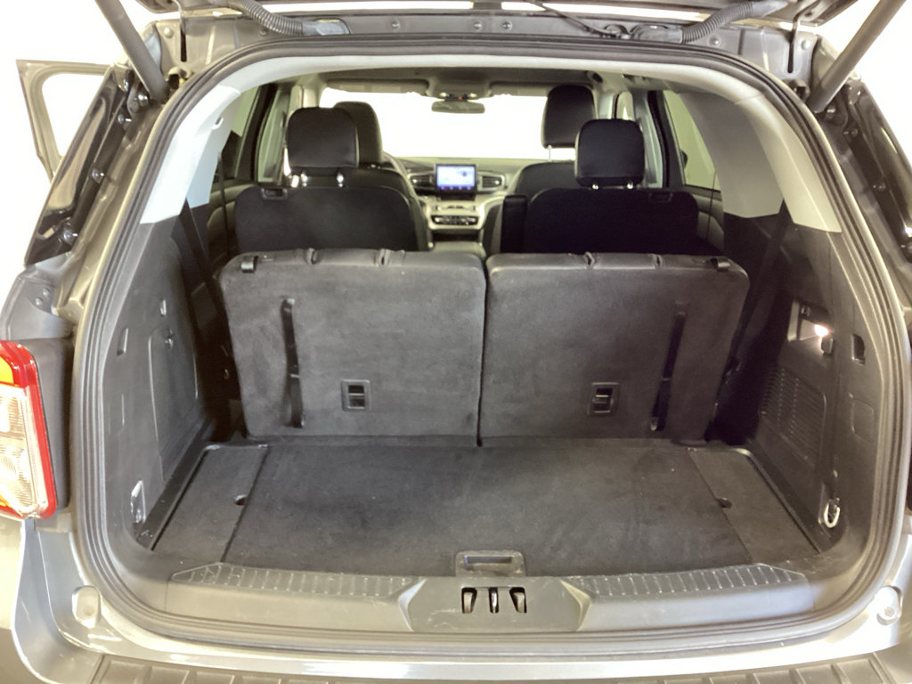 Used 2023 Ford Explorer XLT w/ Equipment Group 202A AWD/4WD image 32