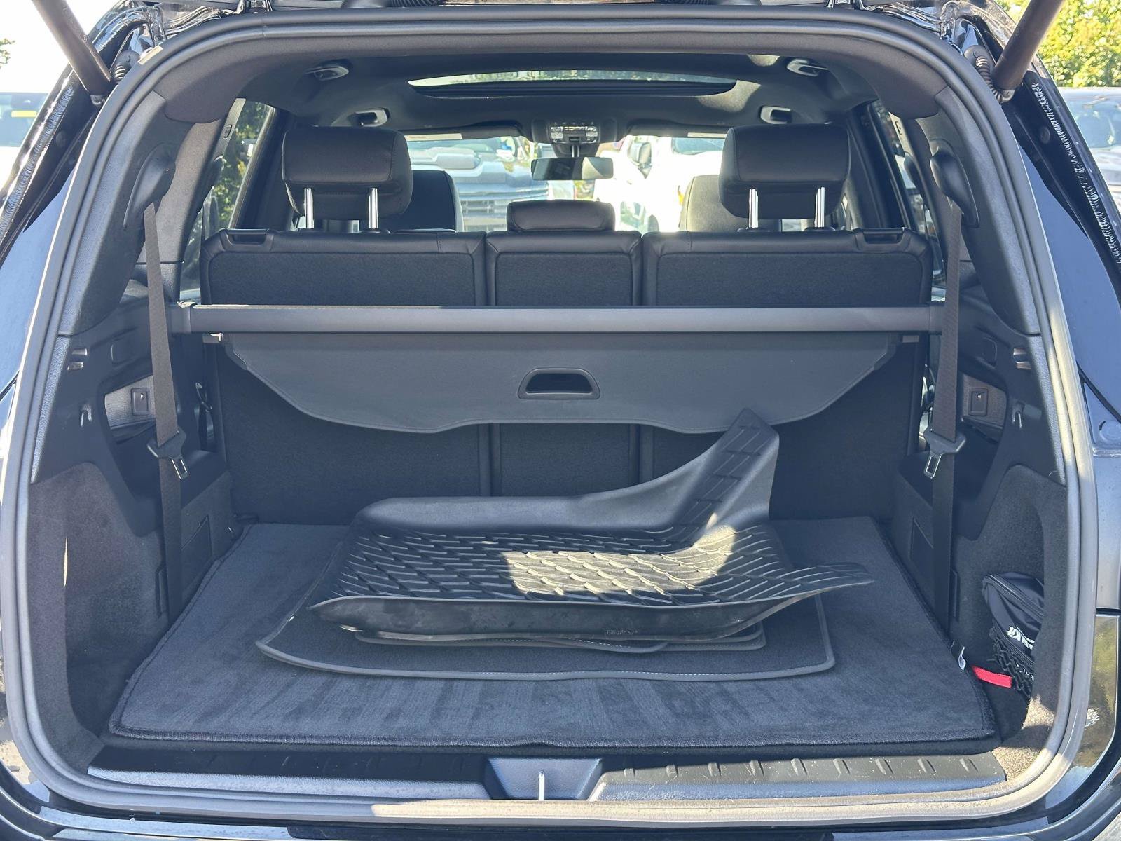 Used 2023 Mercedes-Benz GLB 250 4MATIC w/ Premium Package image 28