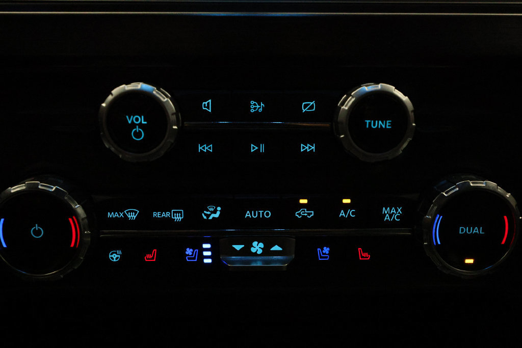 Used 2024 Ford F250 Lariat w/ Black Appearance Package AWD/4WD image 23