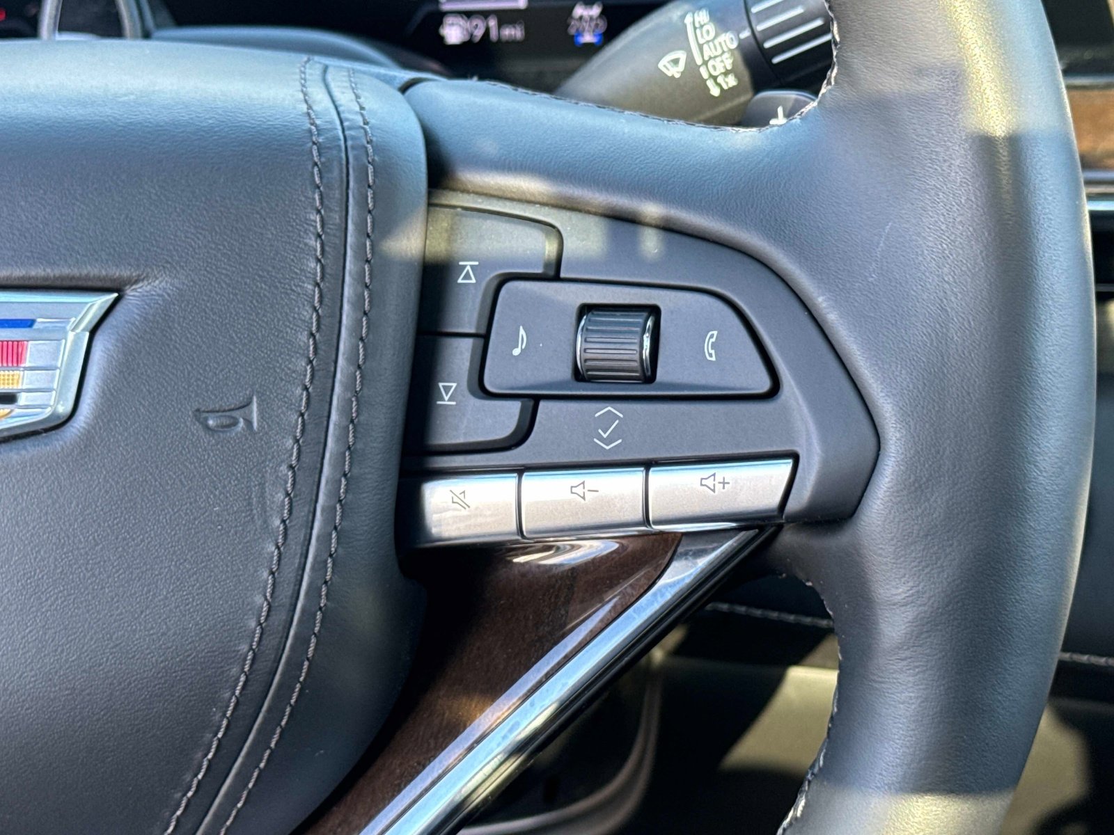 Used 2024 Cadillac Escalade ESV Sport Platinum w/ LPO, ONYX Package image 8