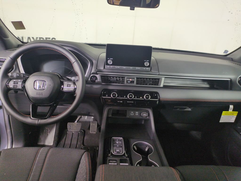 Used 2025 Honda Pilot Sport image 16