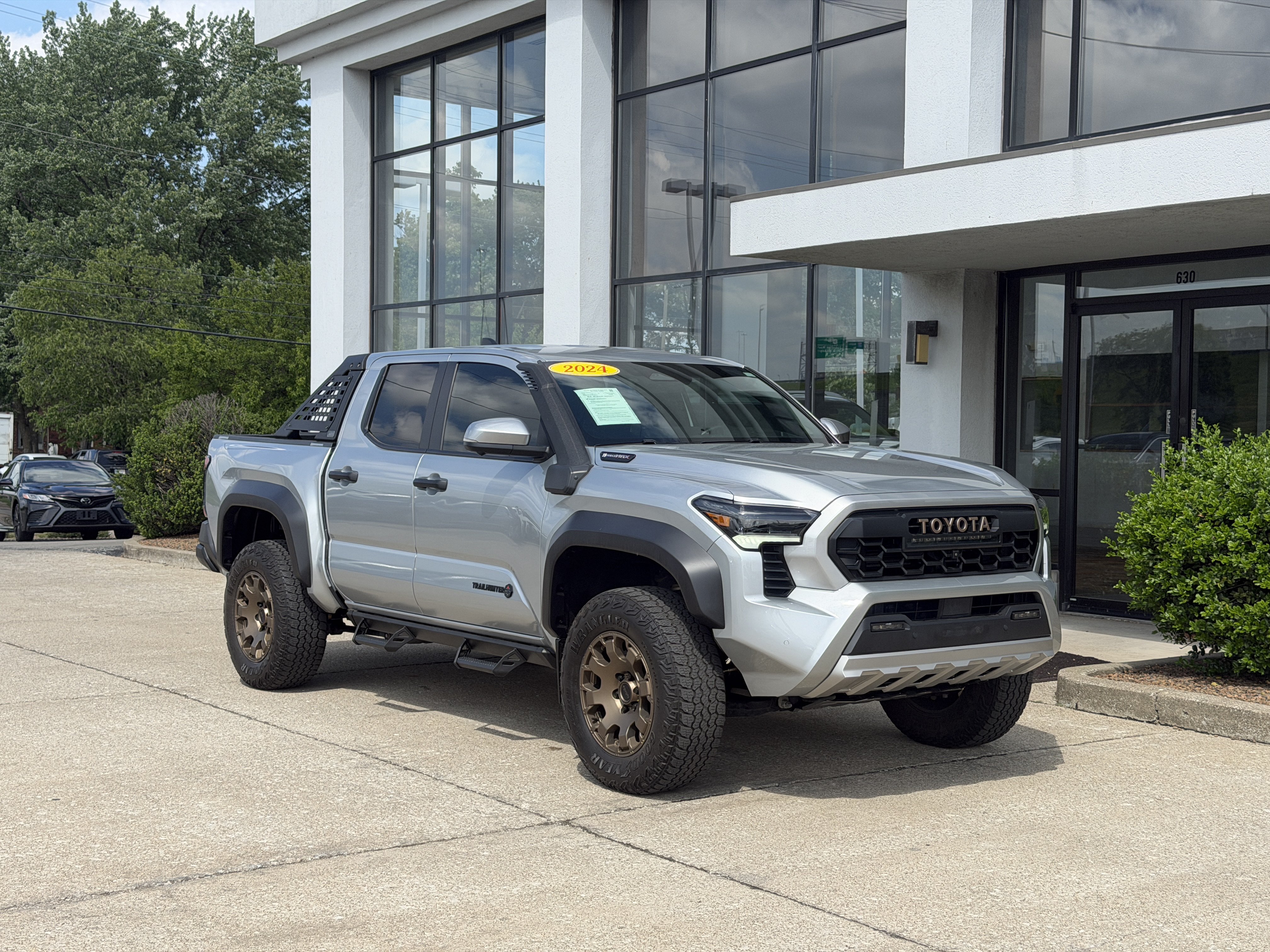 Used 2024 Toyota Tacoma 4x4 Double Cab Hybrid image 2