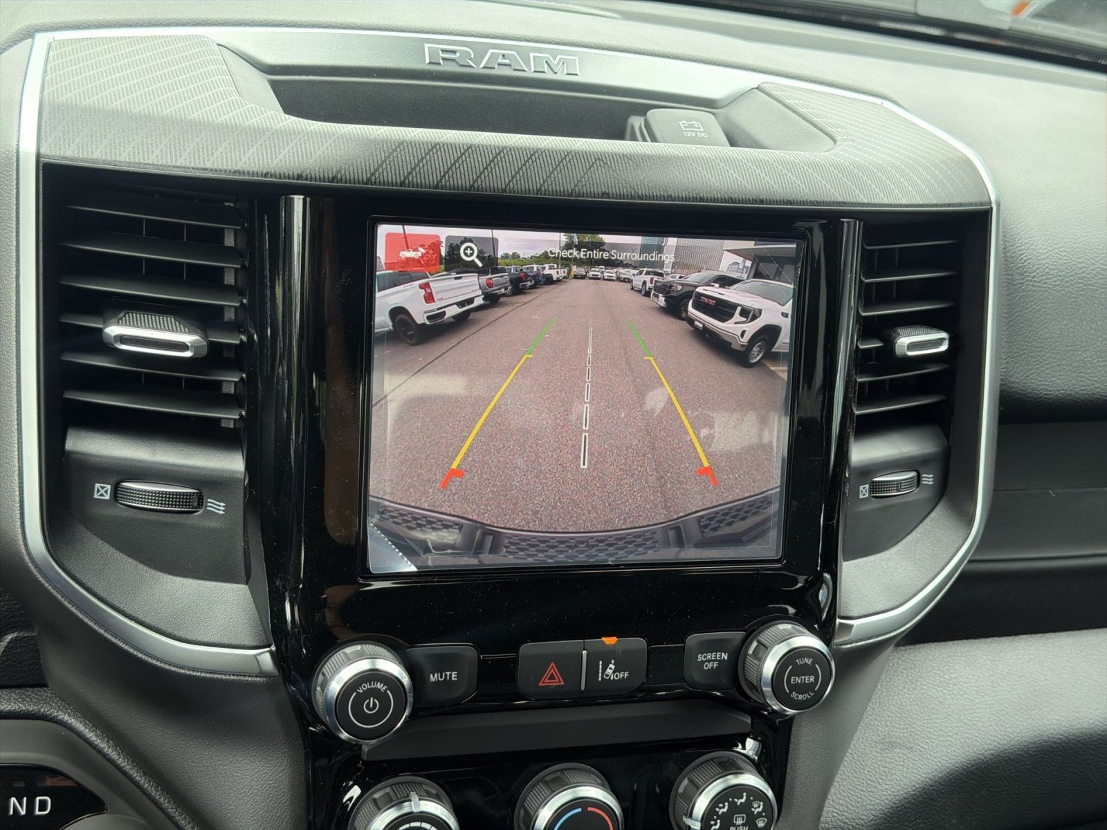 New 2026 RAM 1500 Express AWD/4WD image 19
