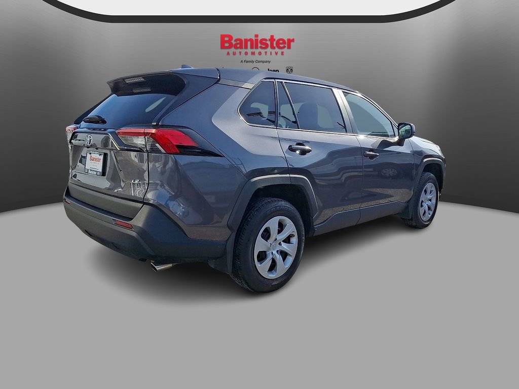 Used 2024 Toyota RAV4 LE image 4