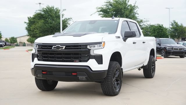 Used 2026 Chevrolet Silverado 1500 LT Trail Boss w/ LPO, Dark Essentials Package AWD/4WD image 3