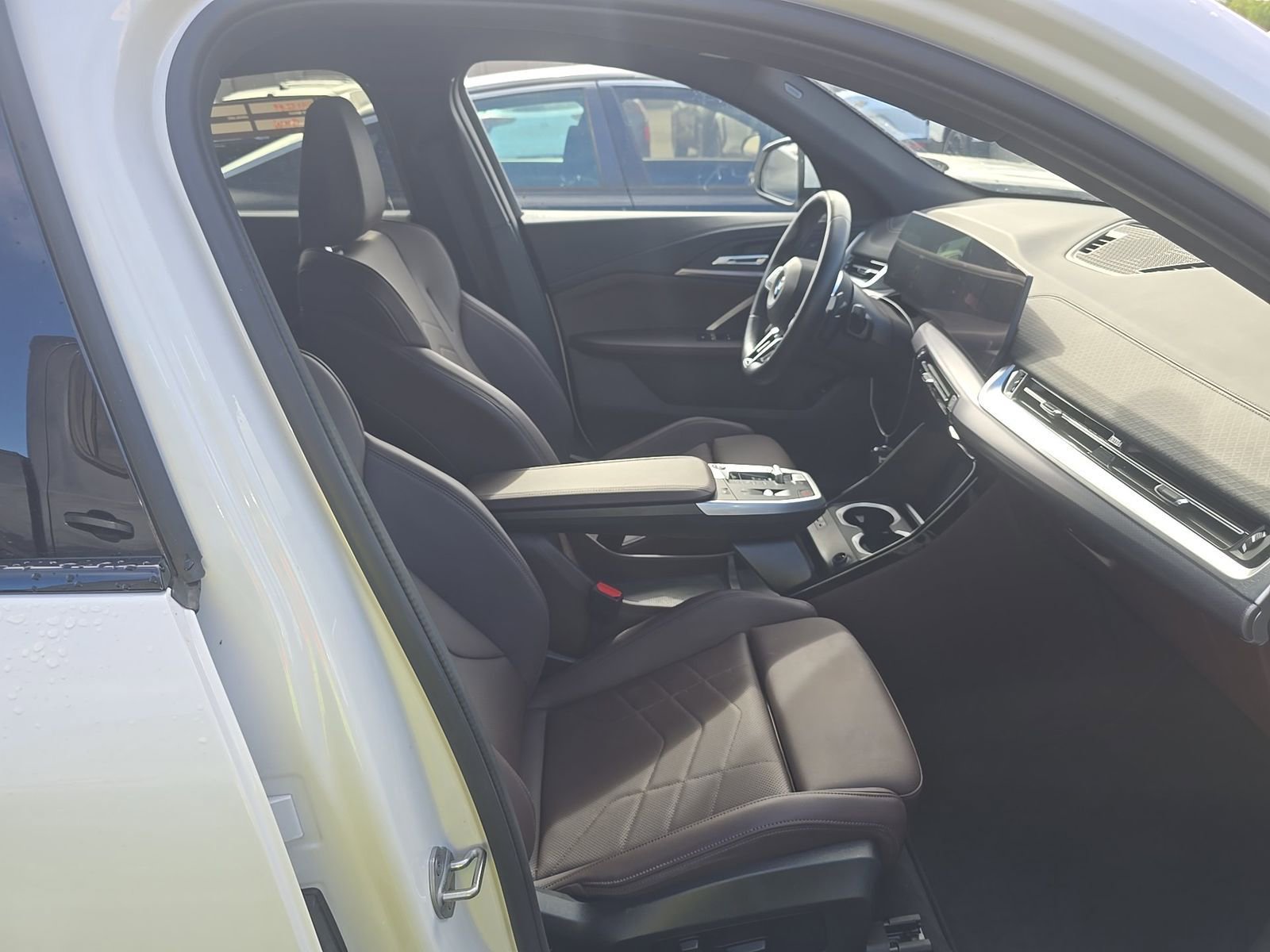 Used 2025 BMW X2 xDrive28i AWD/4WD image 9