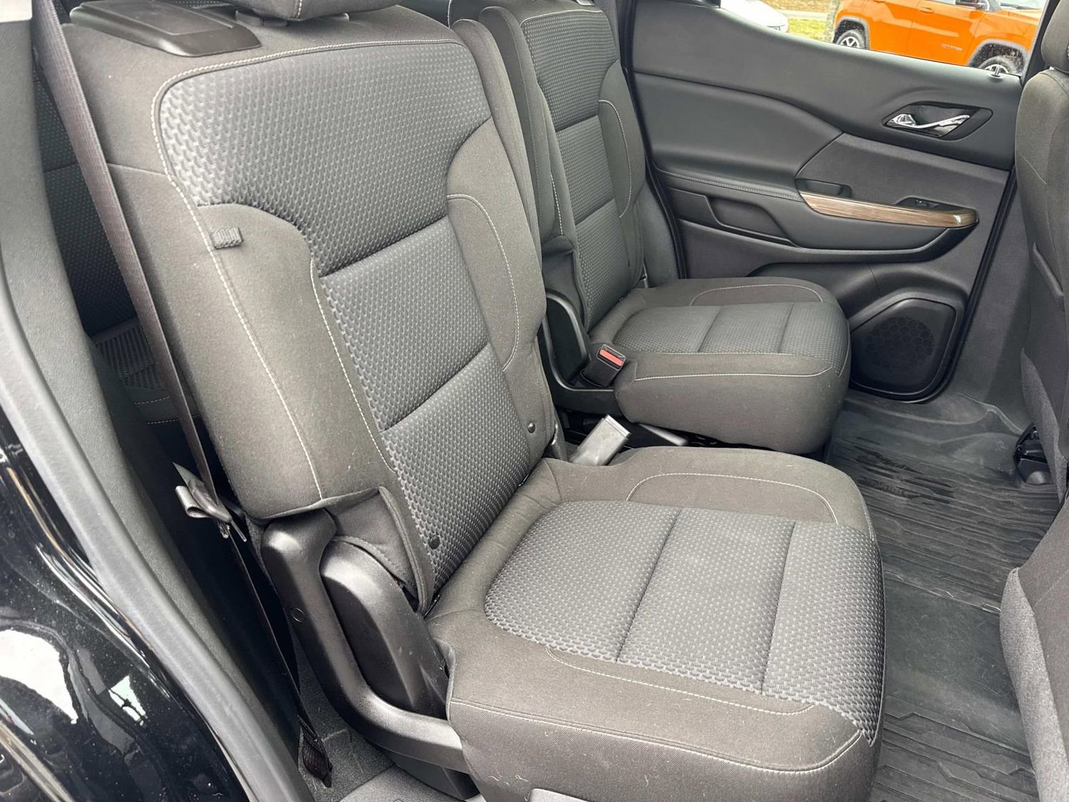 Used 2023 GMC Acadia SLE w/ Driver Convenience Package FWD image 23