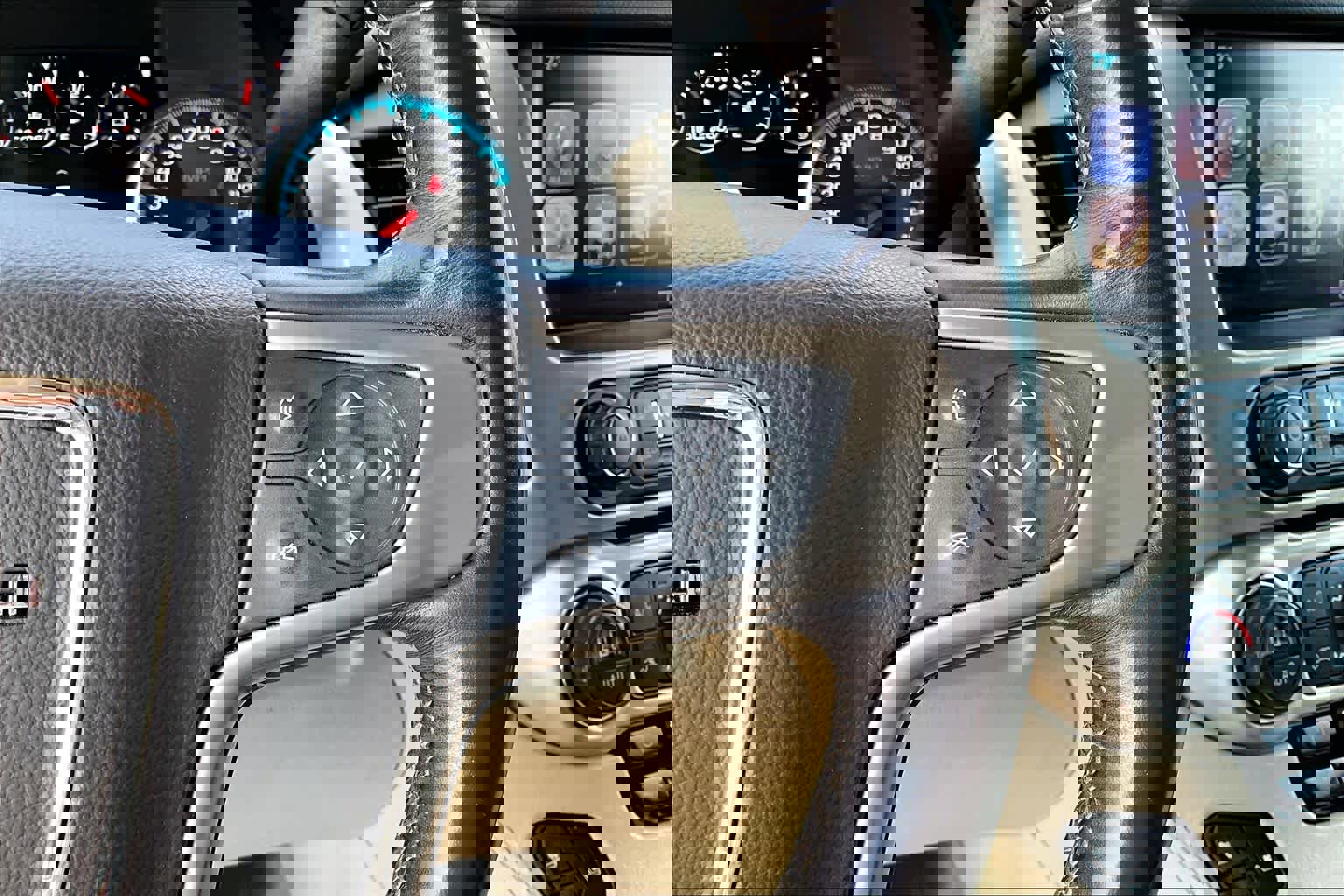 Used 2017 GMC Yukon XL Denali w/ Open Road Package image 25