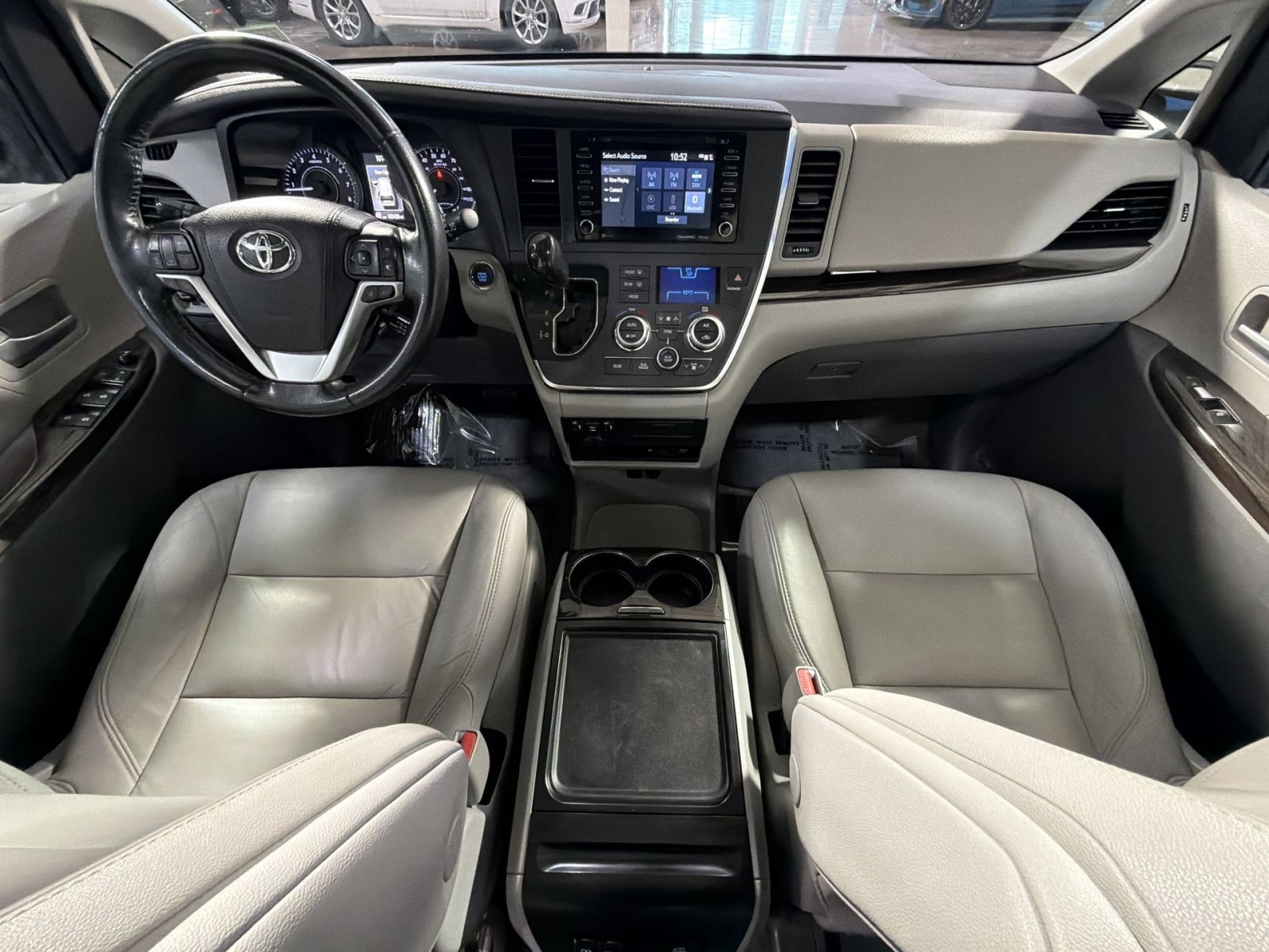 Used 2018 Toyota Sienna XLE Premium FWD image 36