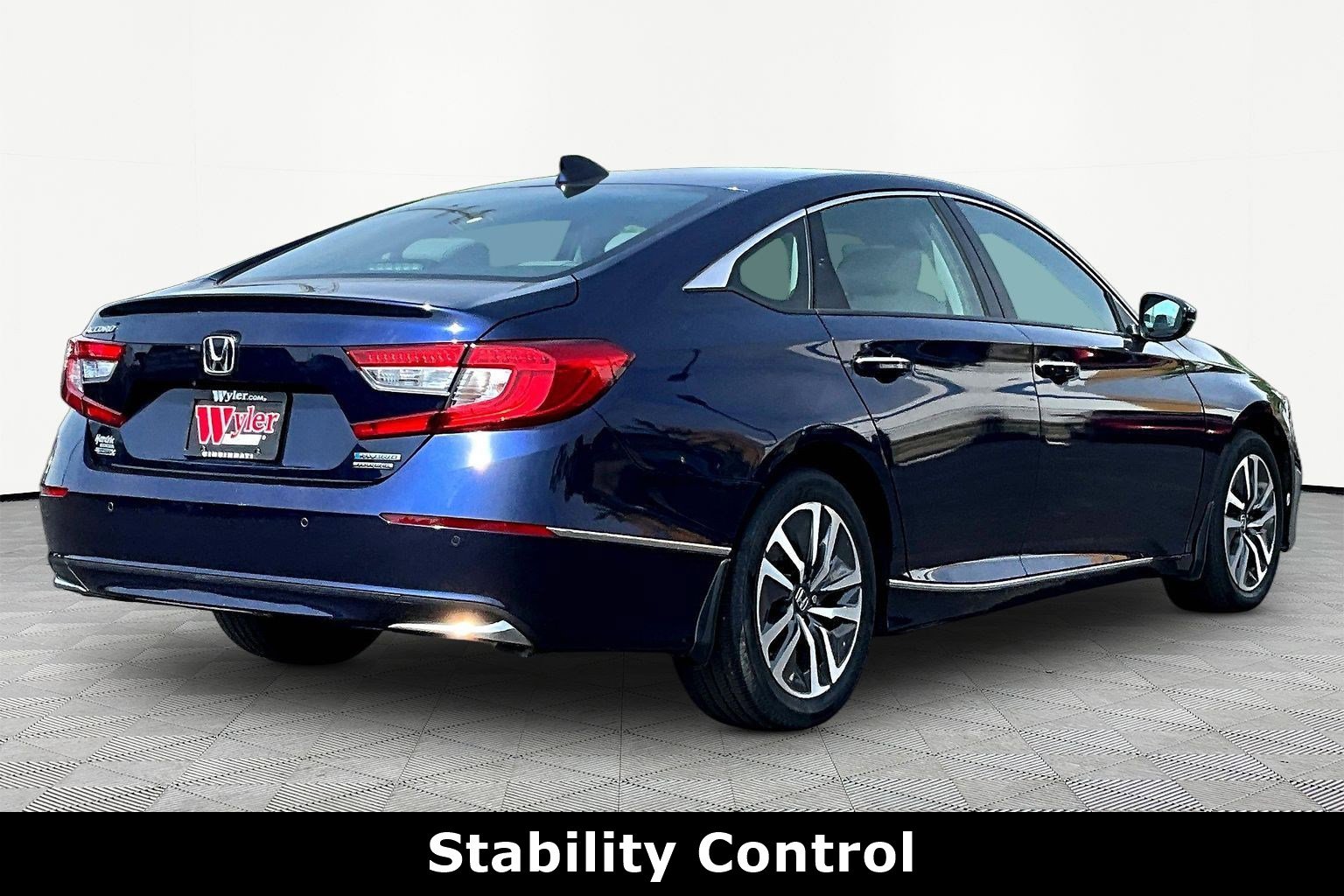 Used 2018 Honda Accord Touring image 6
