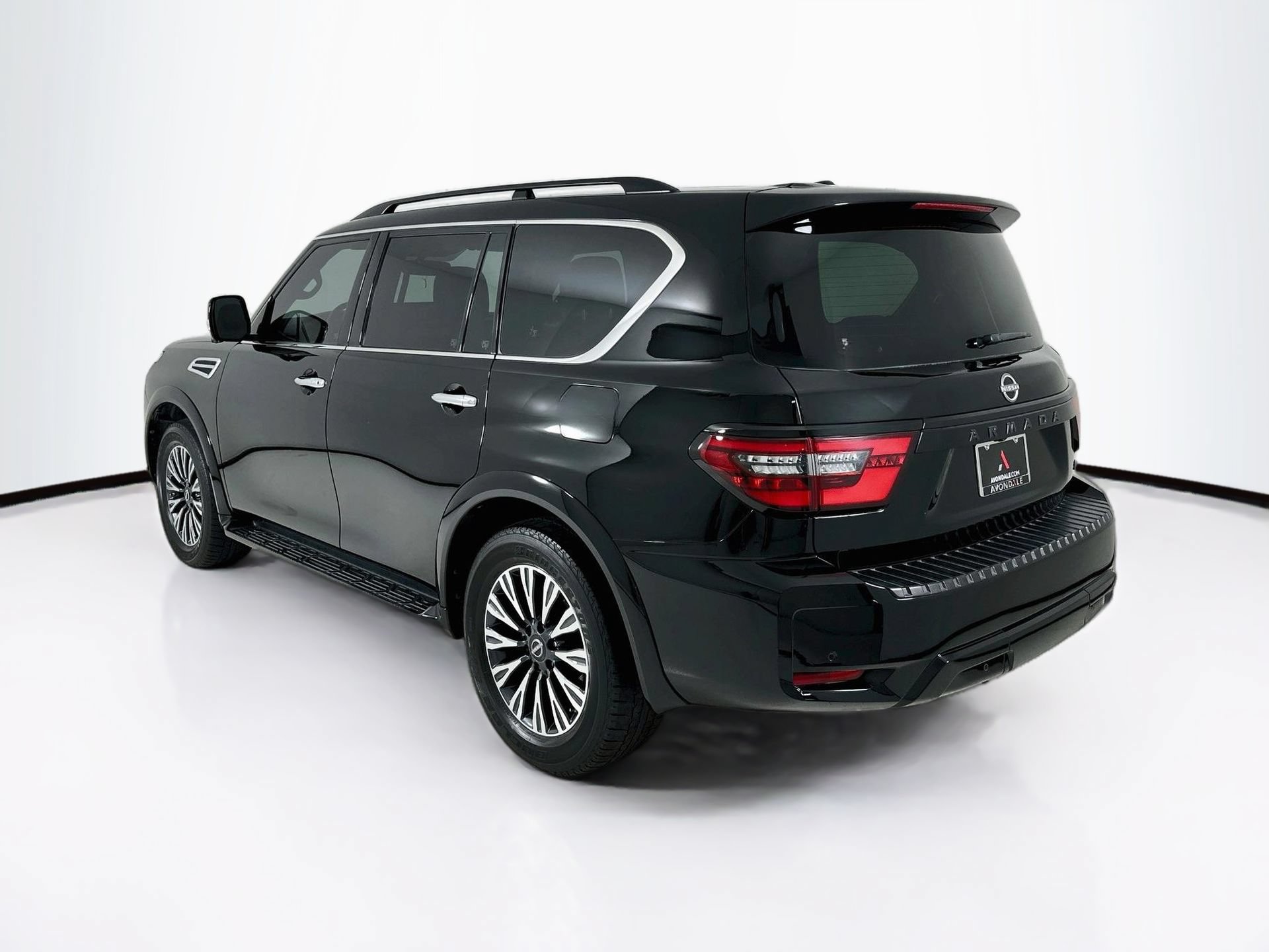 Used 2023 Nissan Armada SL w/ Midnight Edition Package RWD image 6