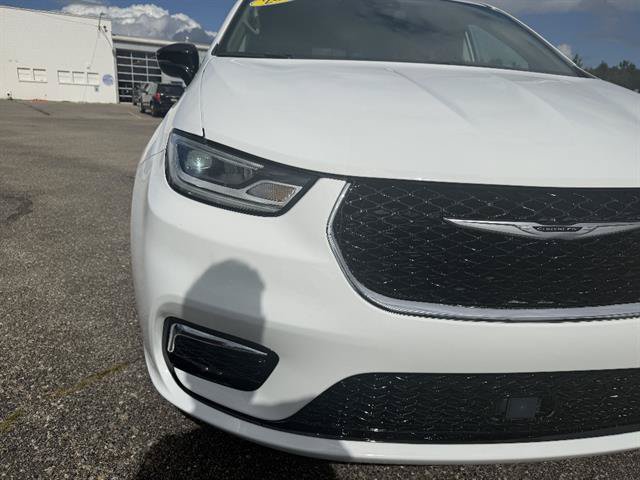 Used 2024 Chrysler Pacifica Touring-L FWD image 14