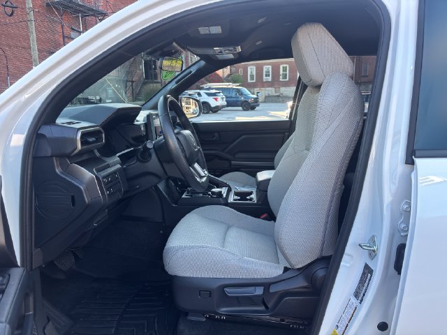 Used 2025 Toyota 4Runner SR5 AWD/4WD image 11