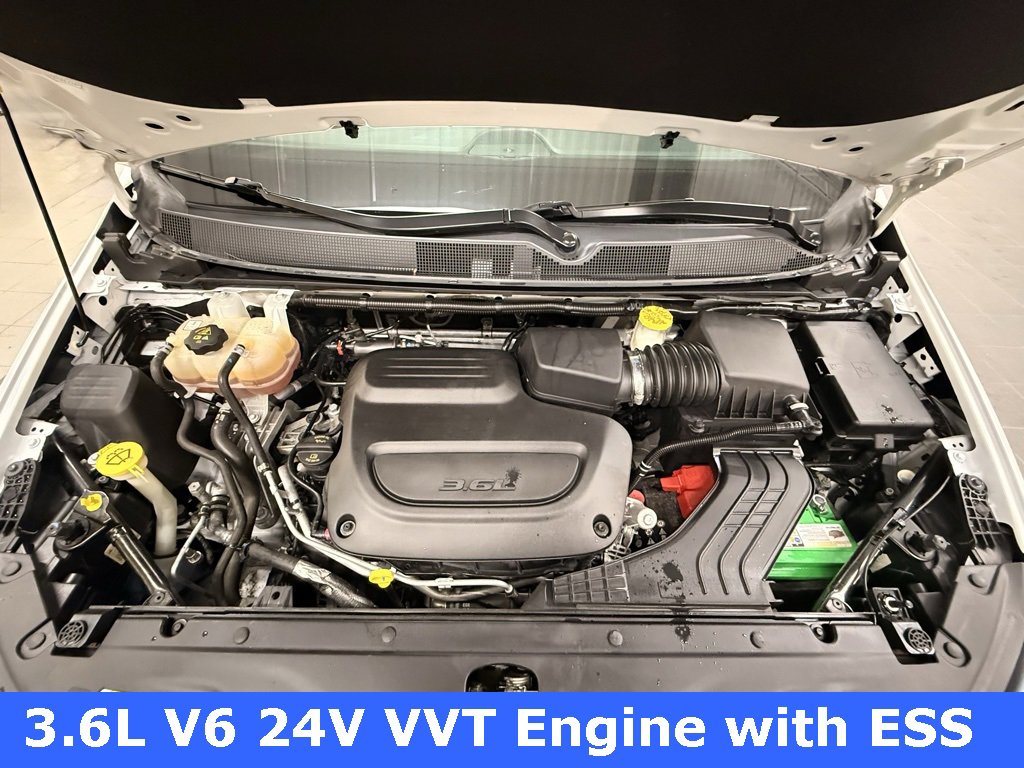 Used 2021 Chrysler Pacifica Touring-L w/ Uconnect Theater Family Group image 52