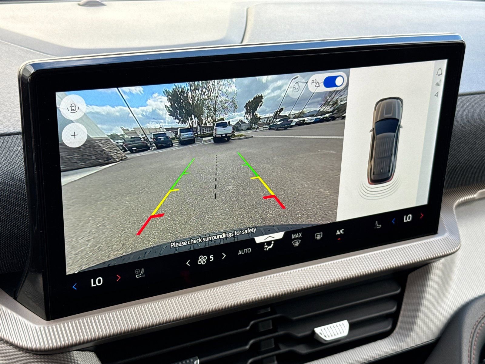 Used 2025 Ford Explorer Active w/ Active Comfort Package image 23