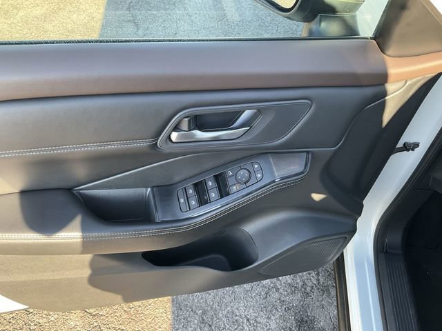 Used 2023 Nissan Rogue SV w/ SV Premium Package image 27