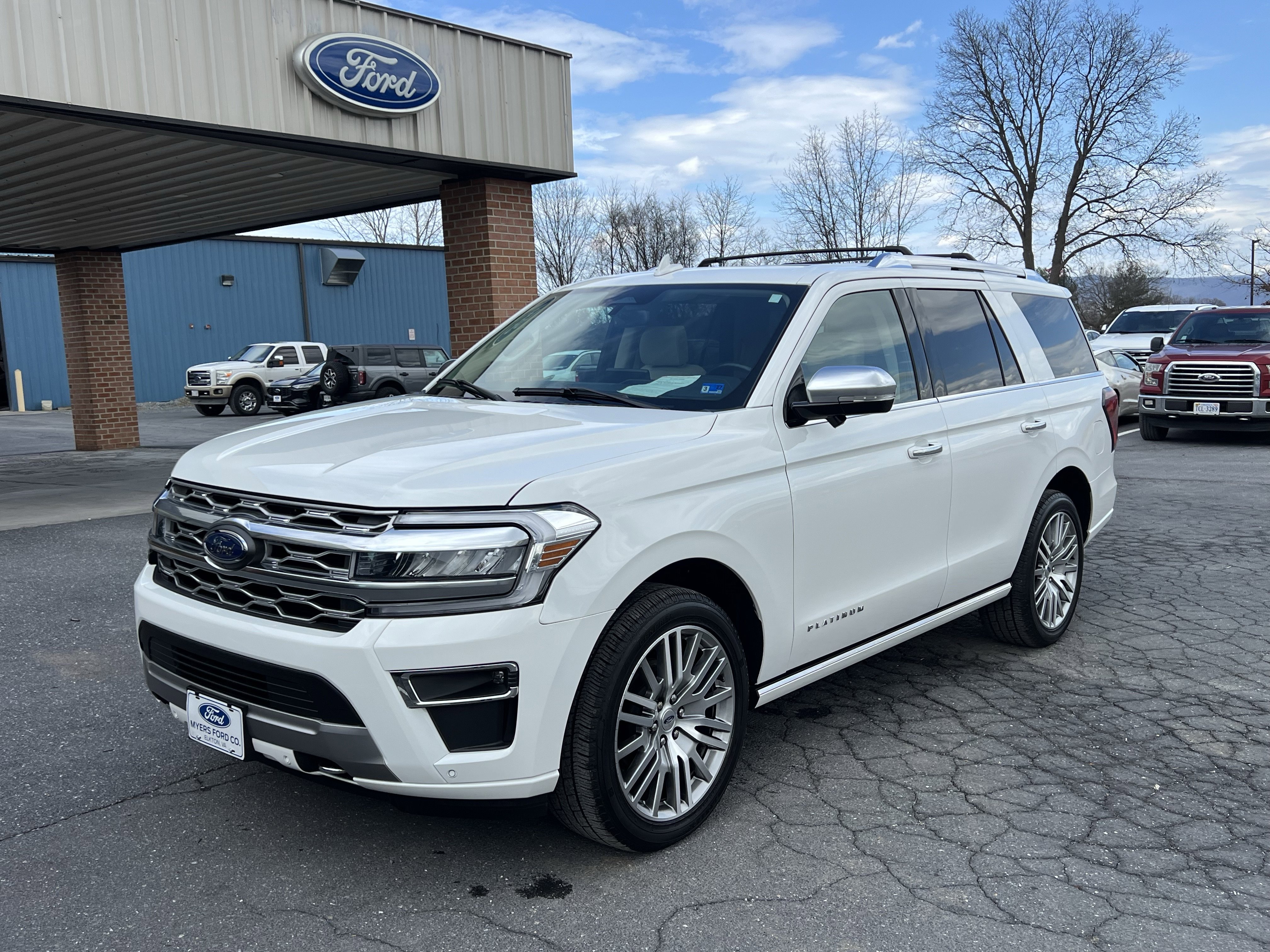 Used 2023 Ford Expedition Platinum image 3