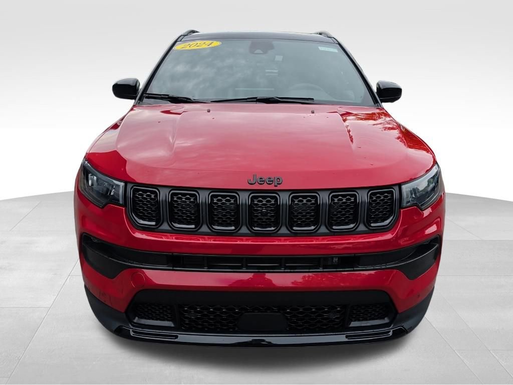 Used 2024 Jeep Compass Latitude w/ Sun and Sound Group AWD/4WD image 8