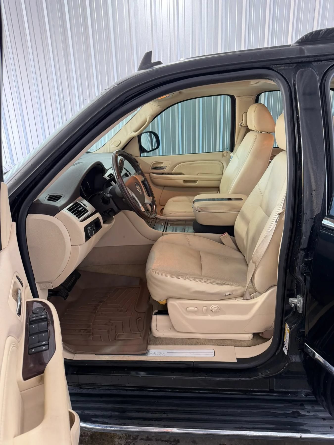 Used 2007 Cadillac Escalade AWD w/ Information Package image 10