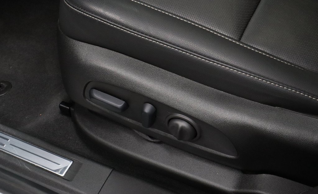 Used 2023 GMC Acadia SLT w/ Preferred Package image 24