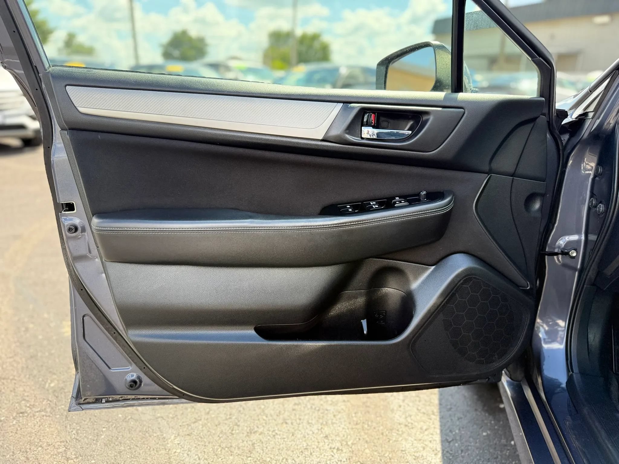Used 2015 Subaru Legacy 2.5i Premium w/ Moonroof Package AWD/4WD image 32