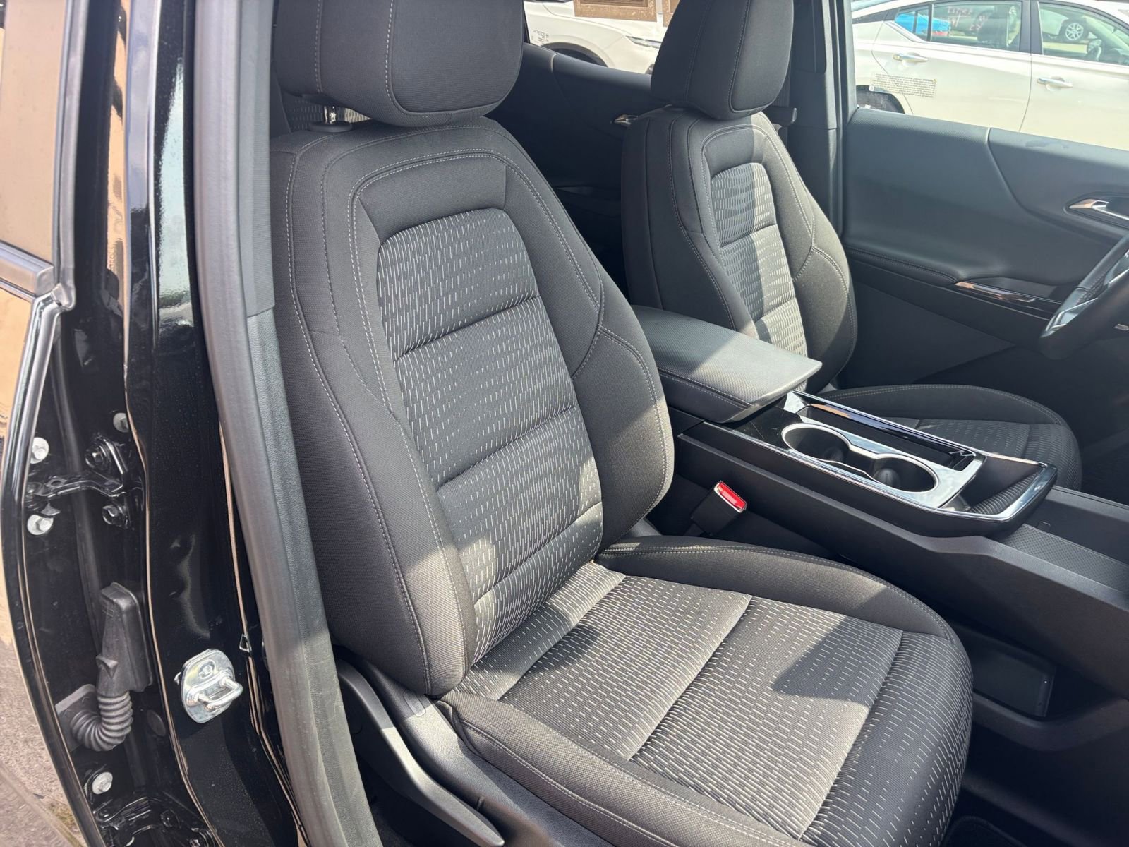 Used 2025 Chevrolet Equinox LT FWD image 37