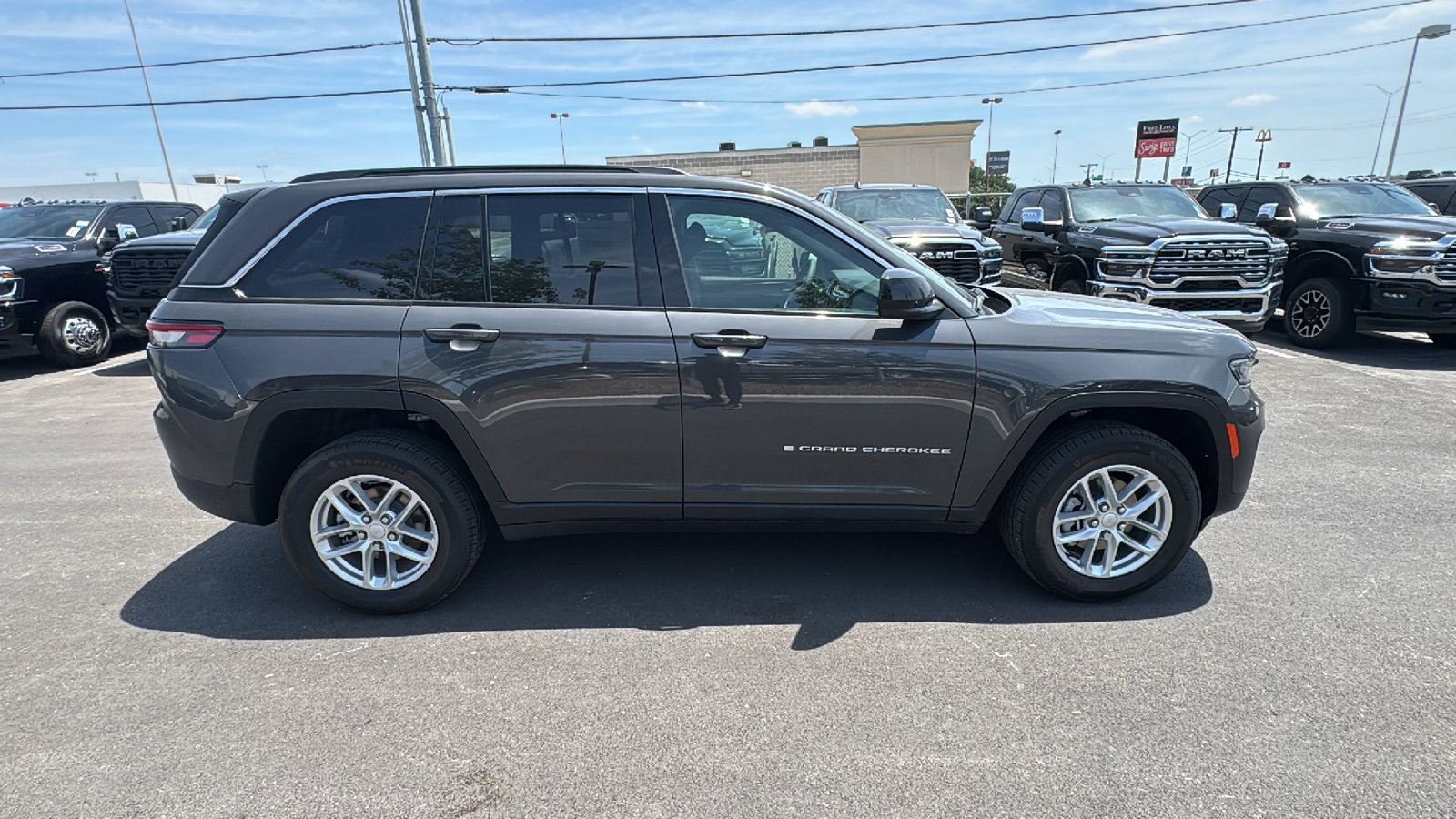 New 2026 Jeep Grand Cherokee Laredo RWD image 4