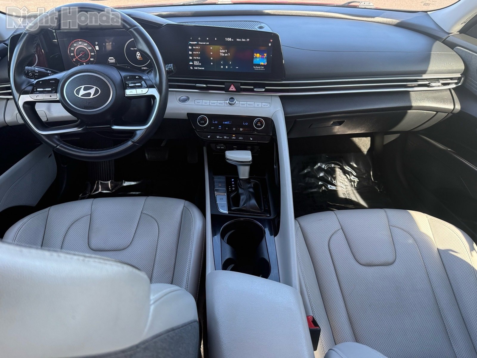 Used 2024 Hyundai Elantra Limited image 27