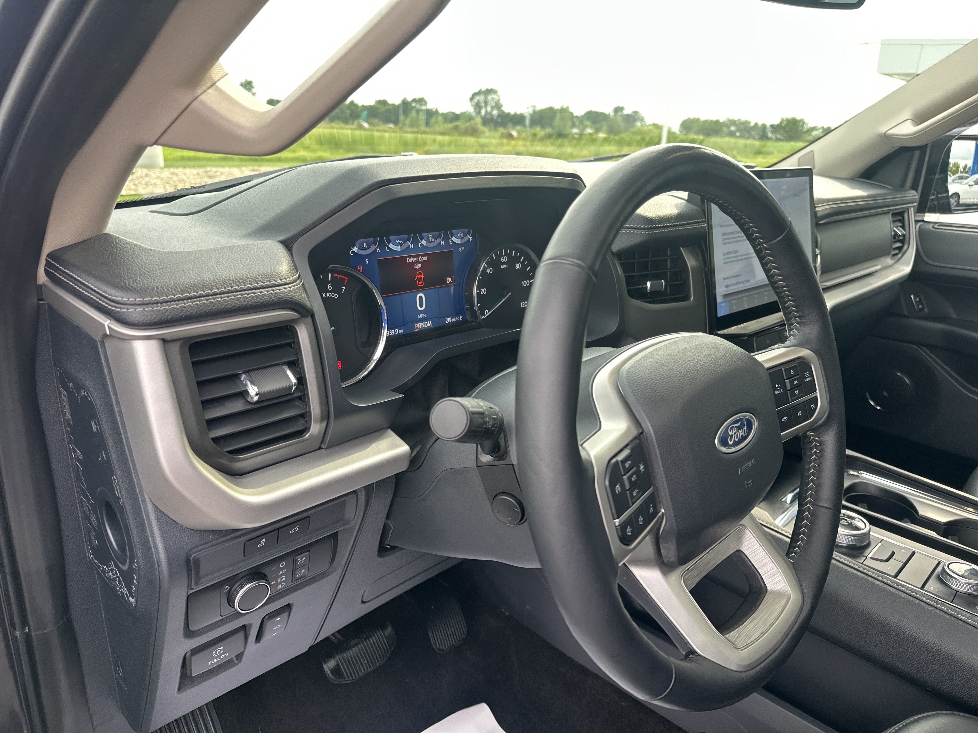 Used 2023 Ford Expedition XLT AWD/4WD image 11