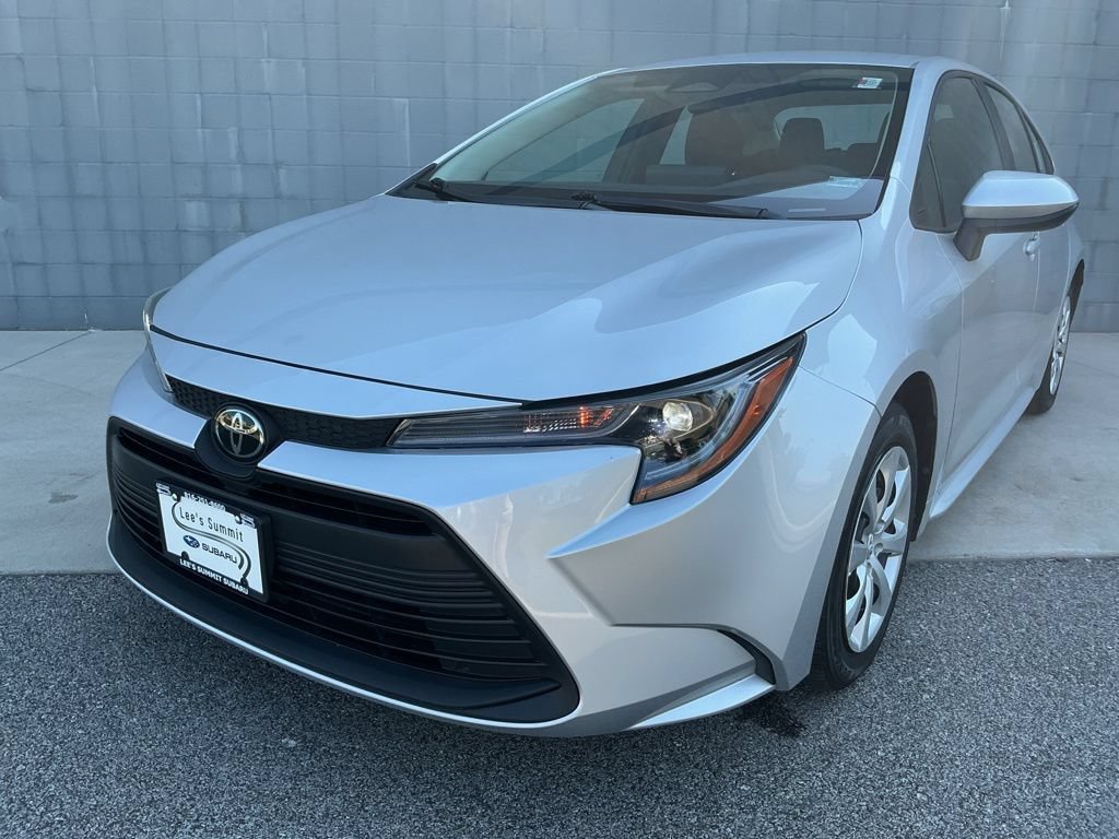 Used 2025 Toyota Corolla LE FWD image 3