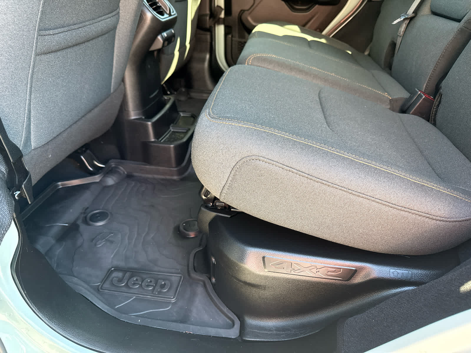 Used 2024 Jeep Wrangler Unlimited AWD/4WD image 18