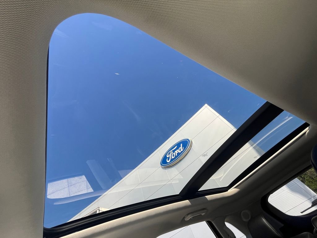Used 2024 Ford Edge Titanium image 25