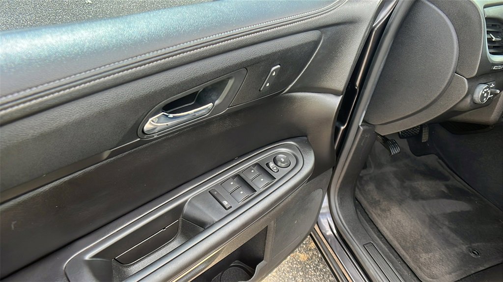 Used 2016 Chevrolet Traverse LT w/ Style and Technology Package image 12