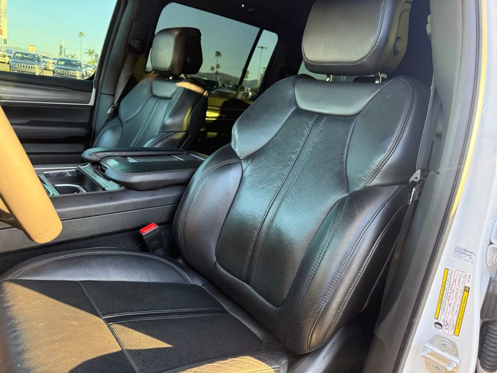 Used 2024 Jeep Wagoneer L Series II image 5