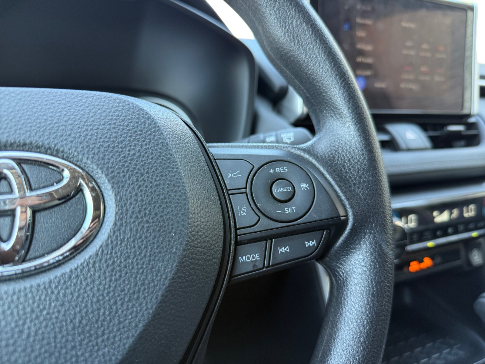 Used 2025 Toyota RAV4 XLE w/ Convenience Package FWD image 15