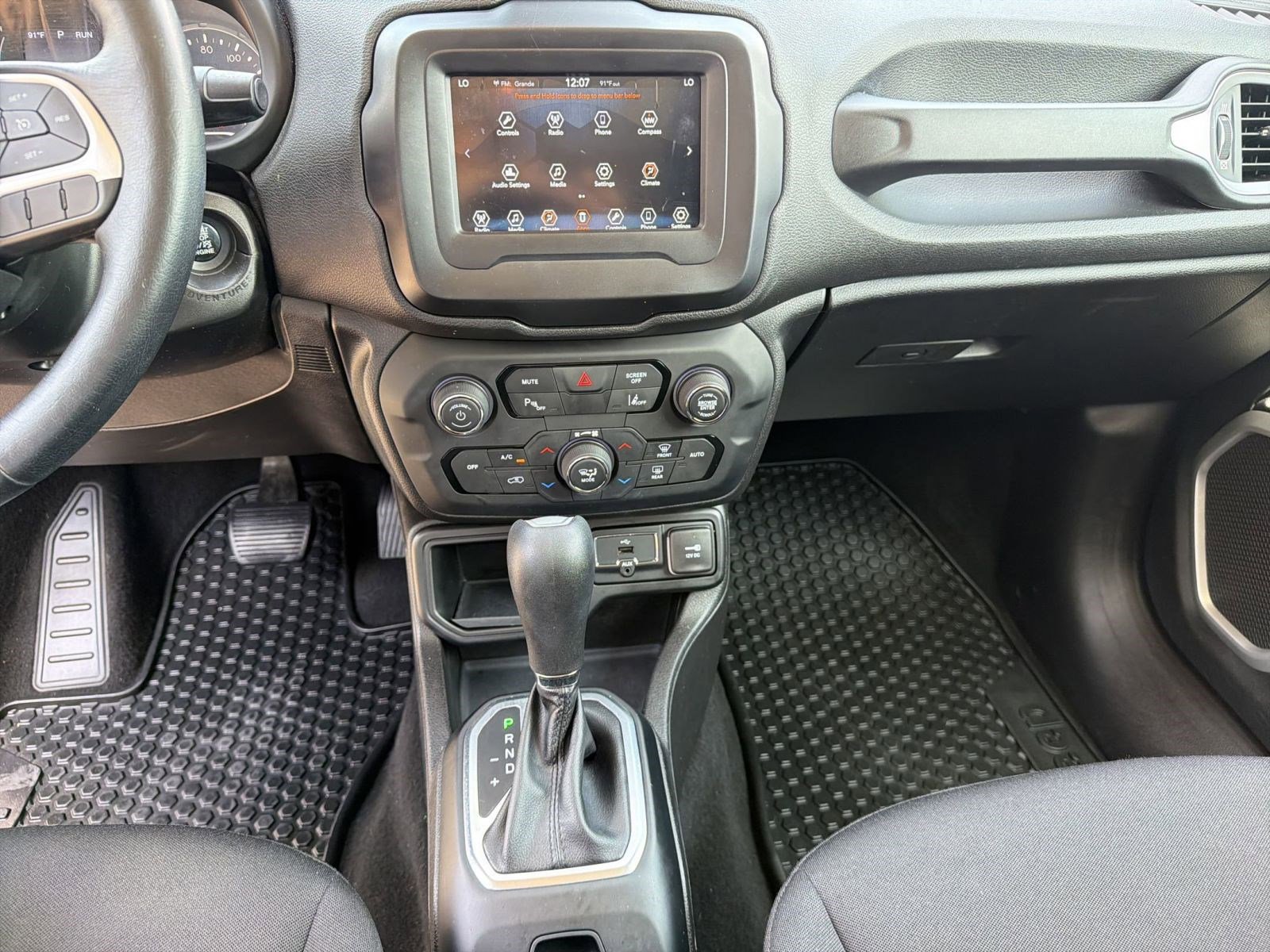 Used 2018 Jeep Renegade Latitude w/ Advanced Technology Group FWD image 24
