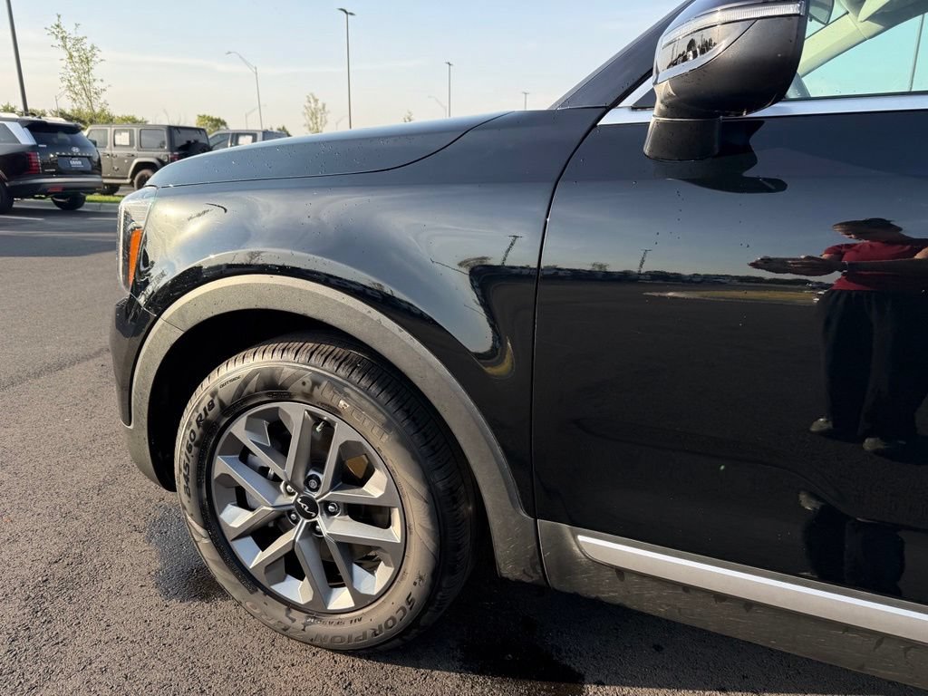 Used 2025 Kia Telluride LX FWD image 31