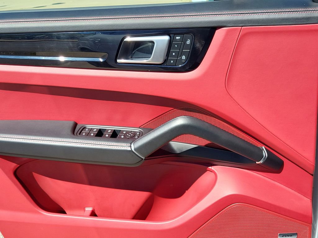 Used 2023 Porsche Cayenne S w/ Premium Package Plus image 10