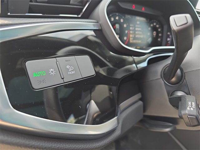 Used 2025 Audi Q3 2.0T Premium Plus w/ Premium Plus Package image 29