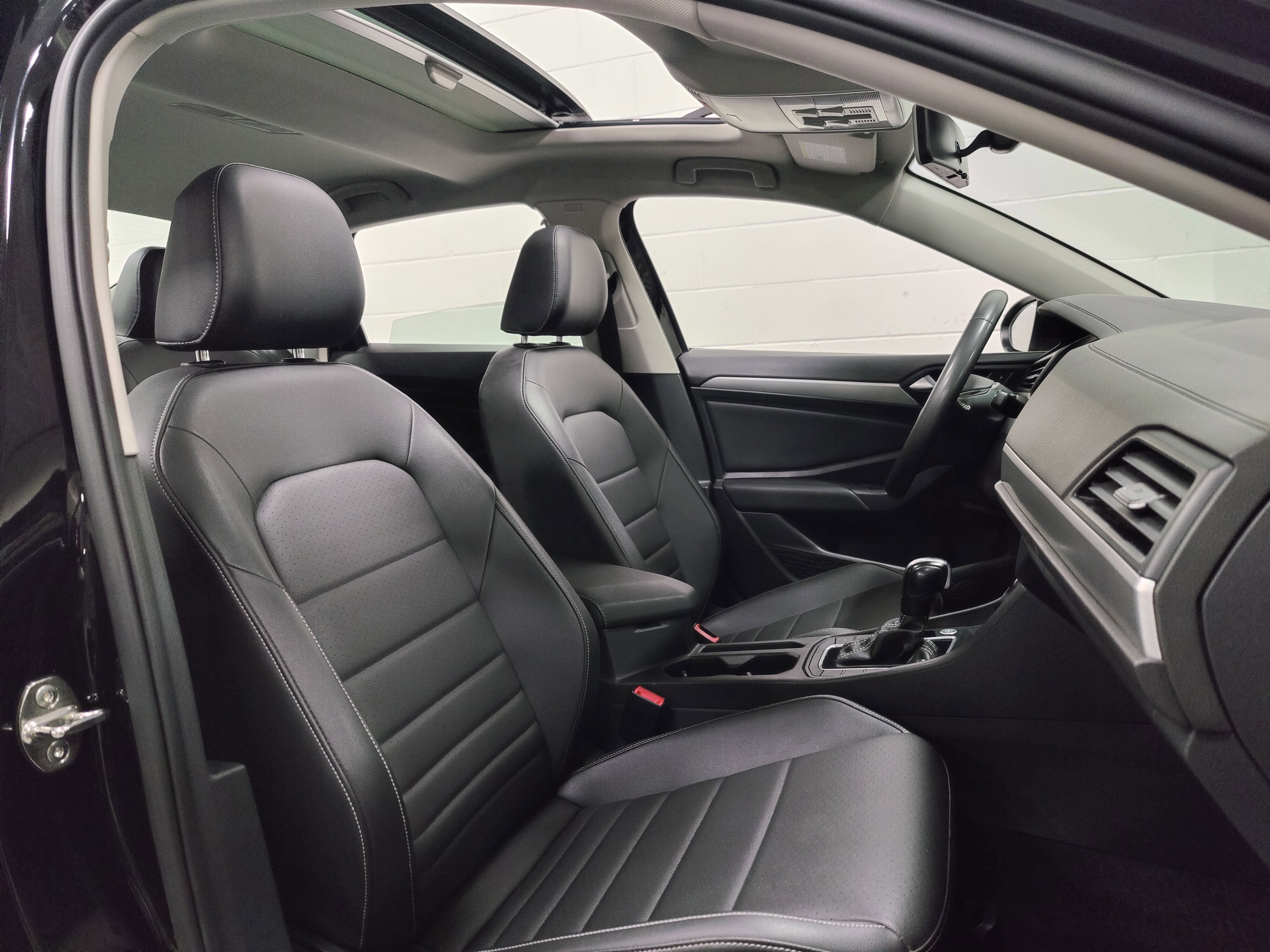 Used 2021 Volkswagen Jetta SE w/ SE Cold Weather Package image 5