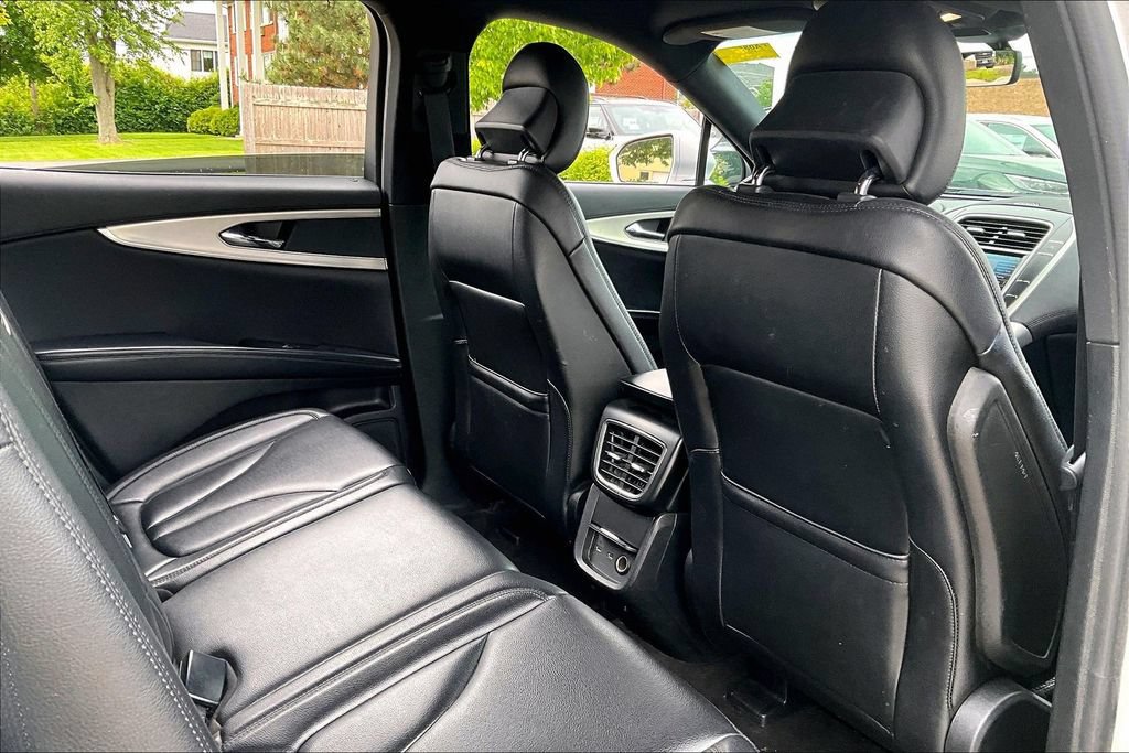 Used 2019 Lincoln Nautilus Premier AWD/4WD image 28
