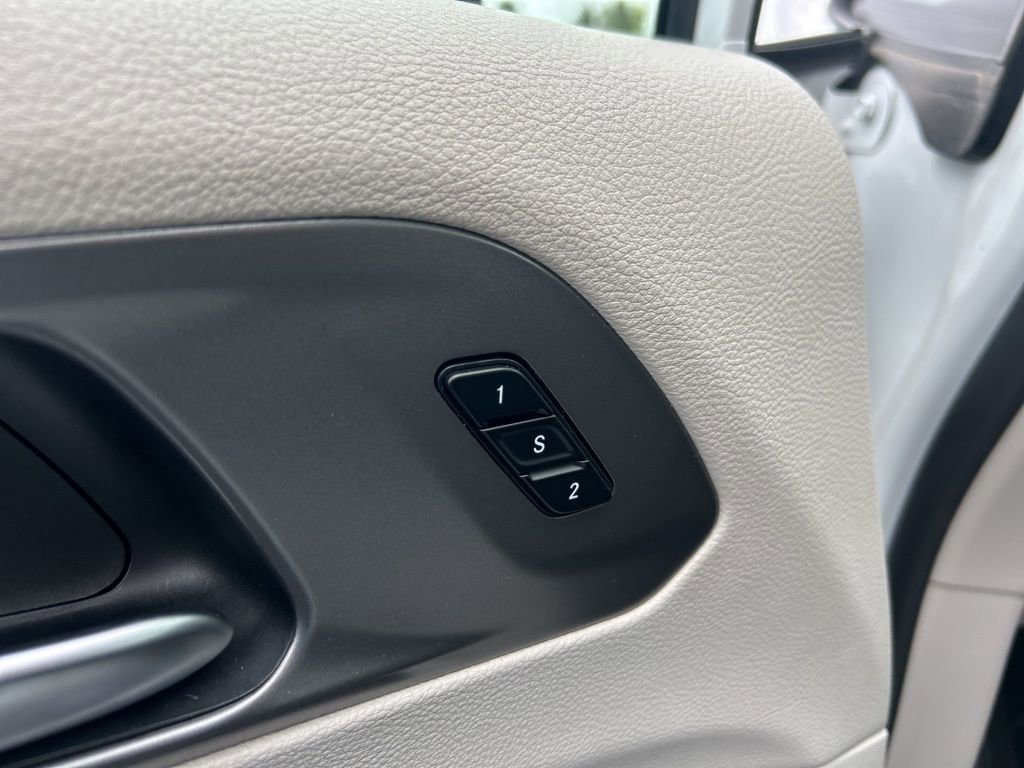 Used 2023 Chrysler Pacifica Touring-L FWD image 12