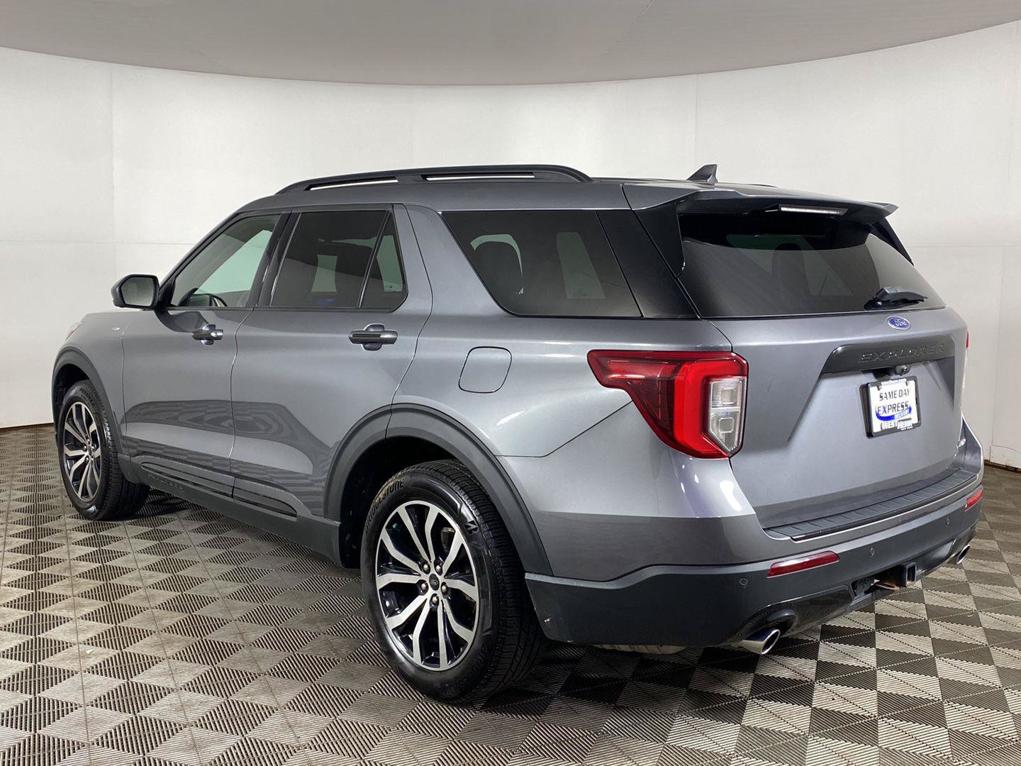 Used 2022 Ford Explorer ST-Line w/ Class IV Trailer Tow Package AWD/4WD image 6