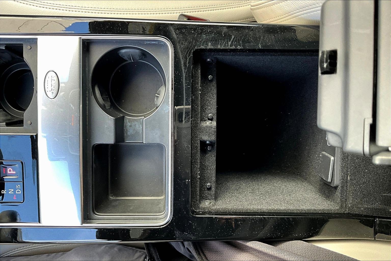 Used 2023 Land Rover Range Rover Velar R-Dynamic S image 32