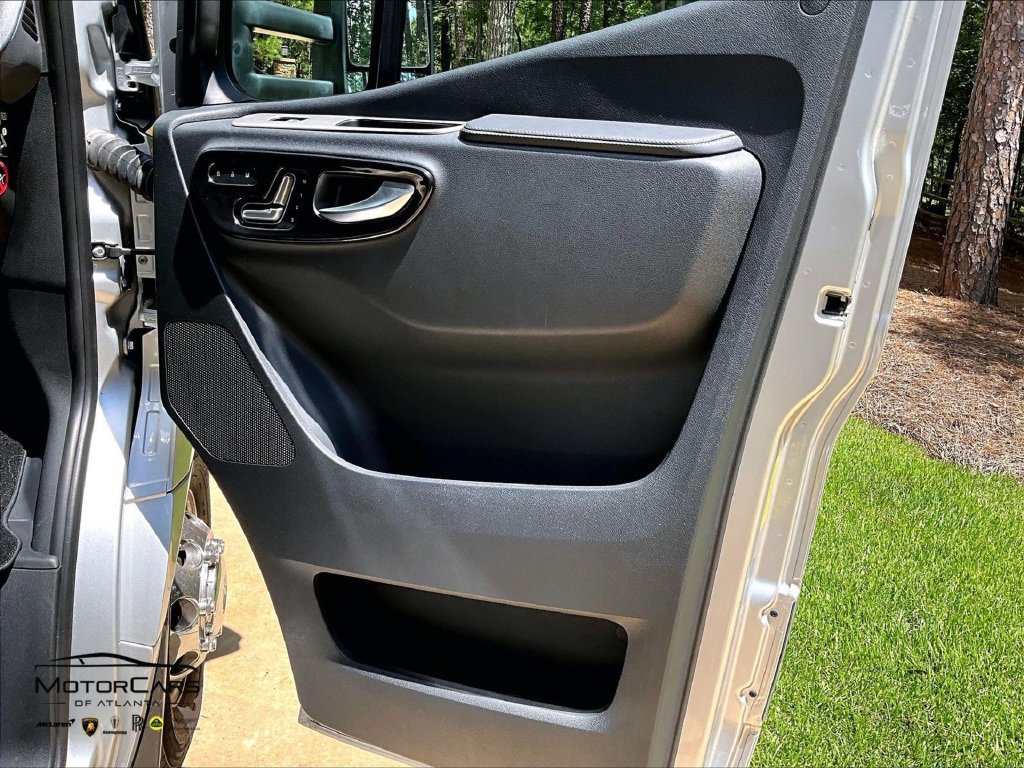 Used 2023 Mercedes-Benz Sprinter 4500 image 19