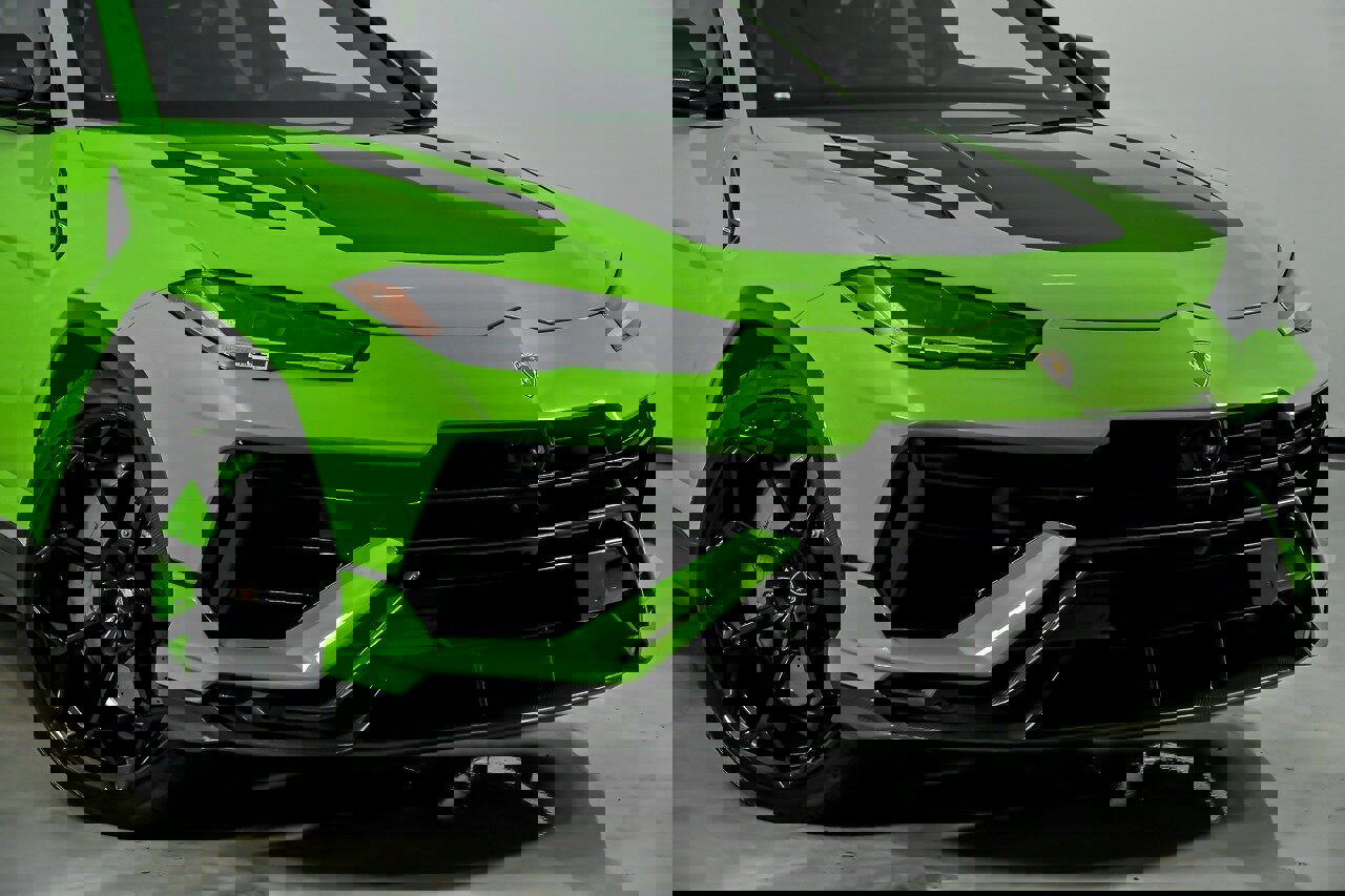 Used 2023 Lamborghini Urus Performante AWD/4WD image 3