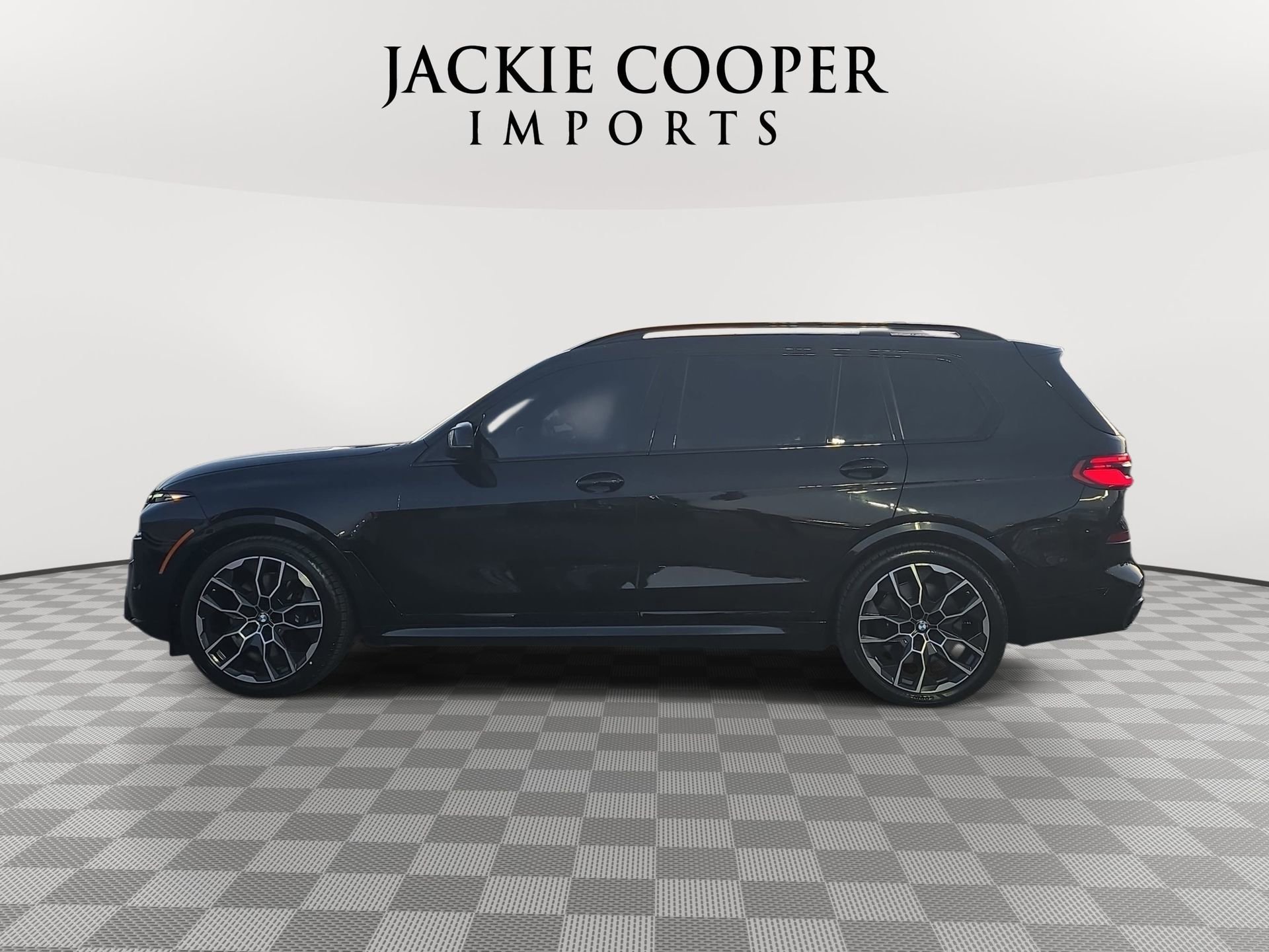 Used 2023 BMW X7 M60i w/ Executive Package AWD/4WD image 8
