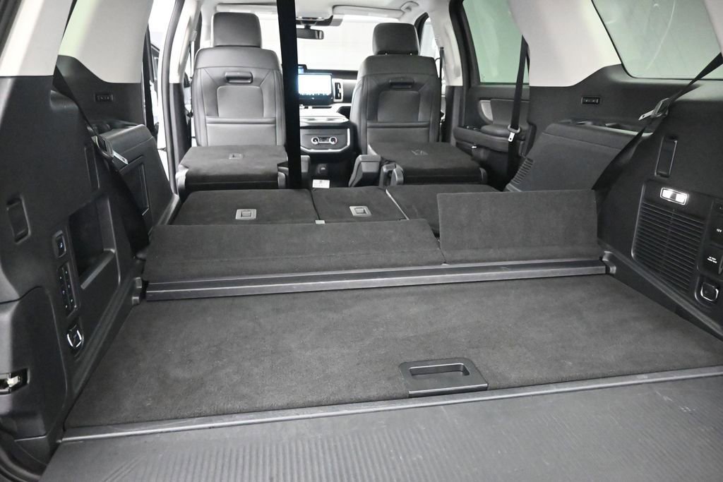 Used 2025 Ford Expedition Active AWD/4WD image 11
