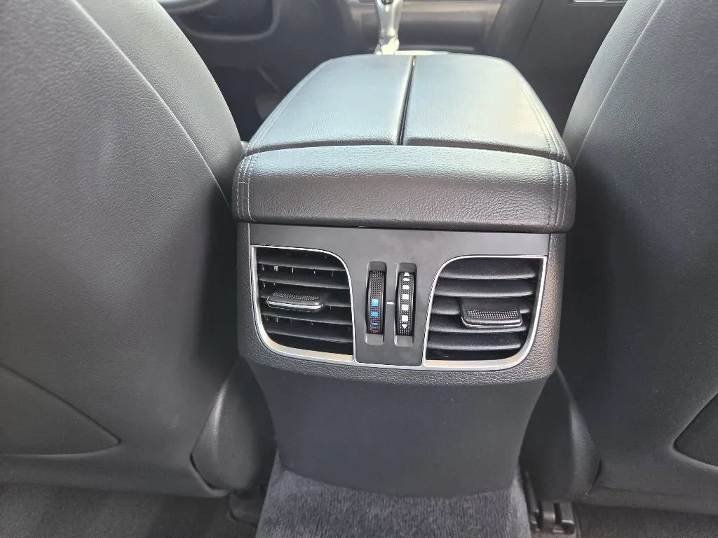 Used 2016 Hyundai Genesis 3.8 RWD image 25